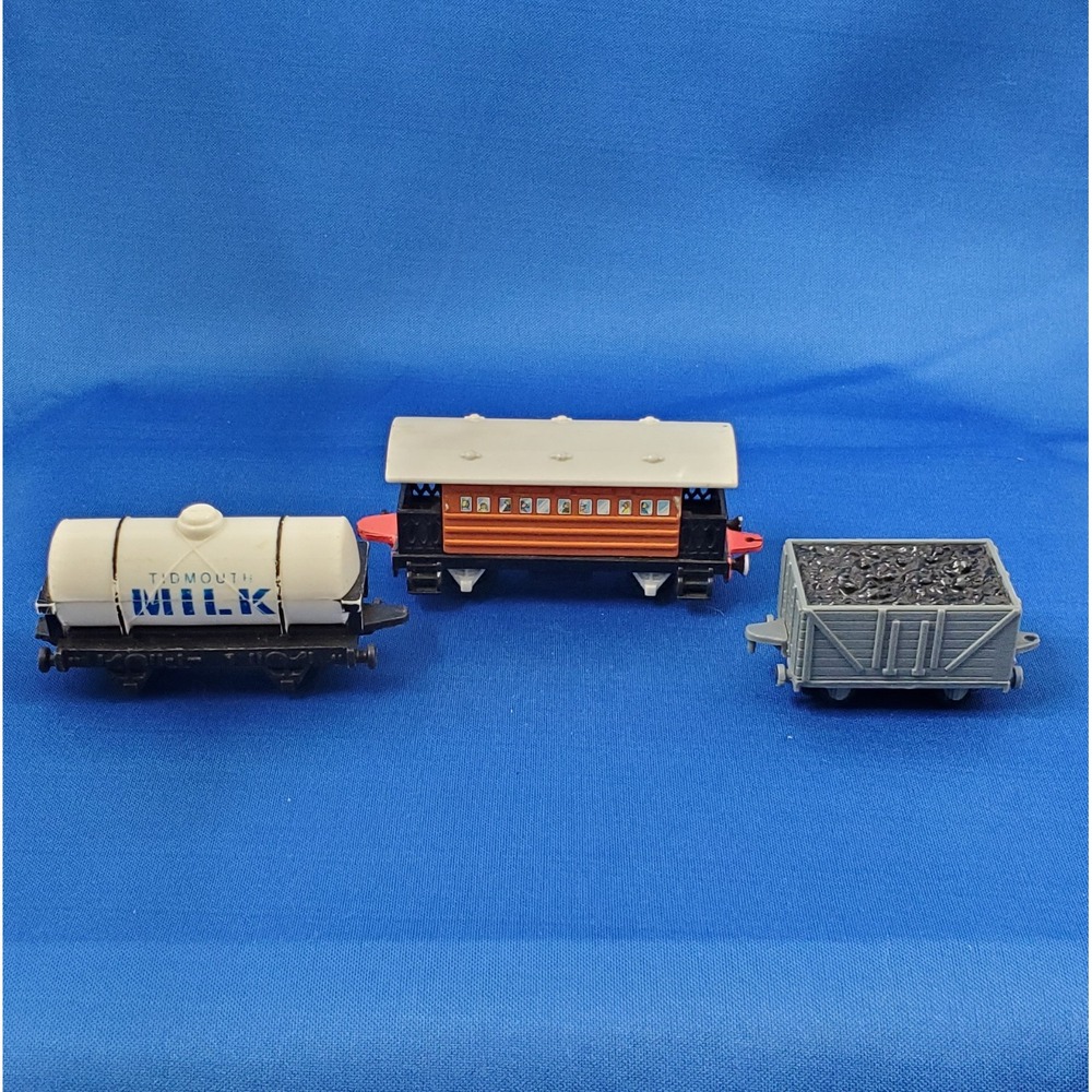 Ertl Thomas the Train & Friends 3 car lot, Milk, Troublesome Coal, passenger car